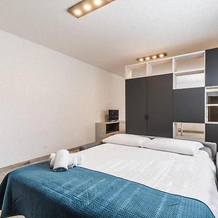 Situated Not Far Beach 아파트 Torre di Fine